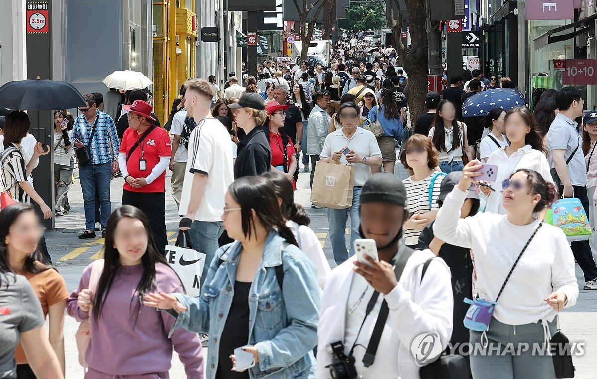 K열풍 속 희비…화장품주 급등, K콘텐츠 지수는 31% 하락